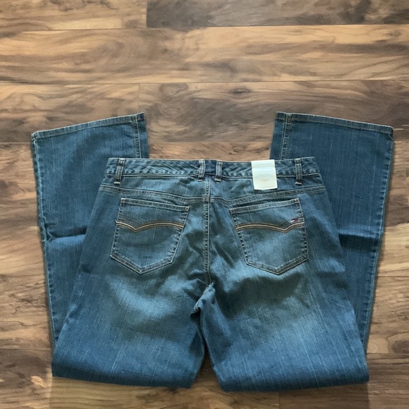 Tommy Hilfiger  Classic Bootcut Jeans 16R - Picture 3 of 6